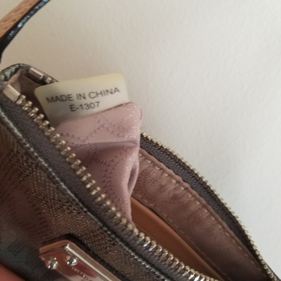 Michael Kors wristlet - Picture 5 of 5